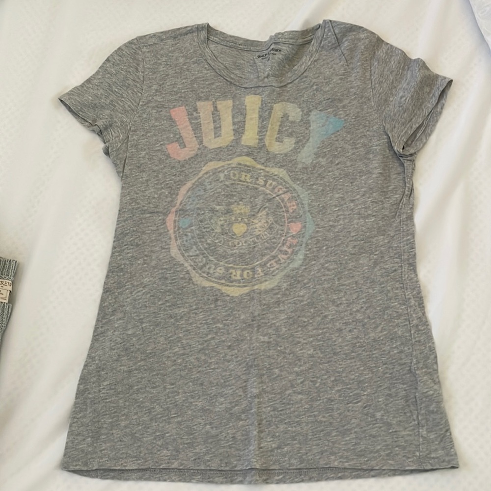 Juicy couture gray t shirt with front design